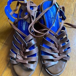 Tie up sandal heels.